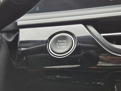Certified 2025 Kia Seltos S FWD image 23