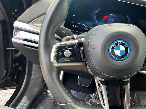 Used 2024 BMW i7 xDrive60 AWD/4WD image 11
