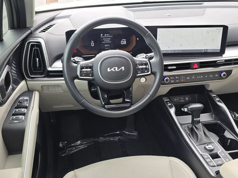 Certified 2024 Kia Sorento EX w/ Panoramic Sunroof Package FWD image 11