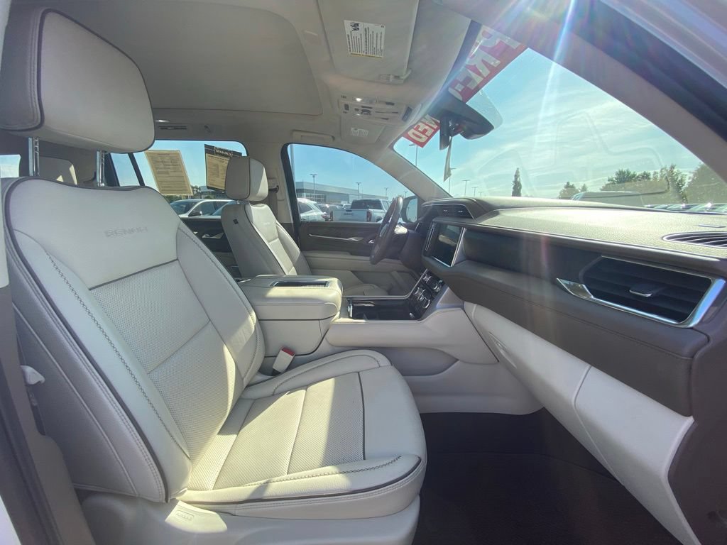 Used 2022 GMC Yukon XL Denali w/ Max Trailering Package AWD/4WD image 28