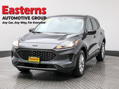 Used 2022 Ford Escape SE w/ Cold Weather Package image 1