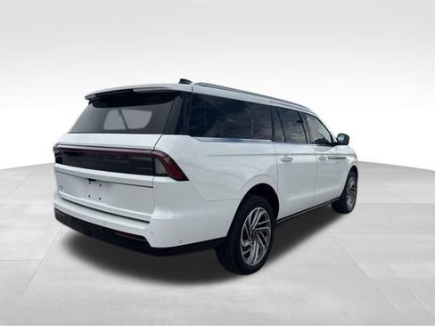 Used 2025 Lincoln Navigator L Reserve AWD/4WD image 7