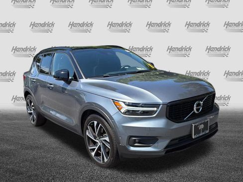 Used 2019 Volvo XC40 T5 R-Design AWD/4WD image 2