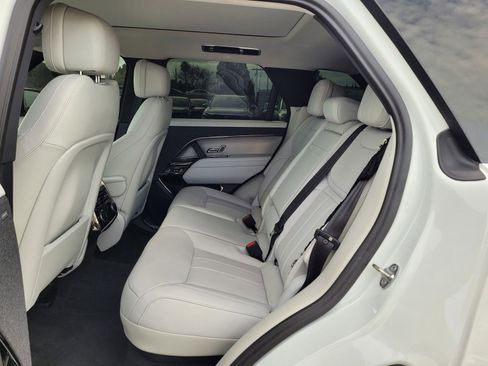 Used 2024 Land Rover Range Rover Sport SE image 11