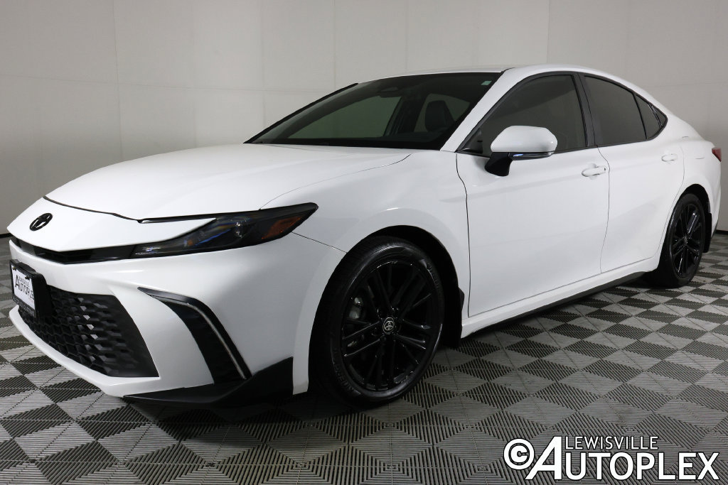 Used 2025 Toyota Camry SE w/ Convenience Package FWD image 9
