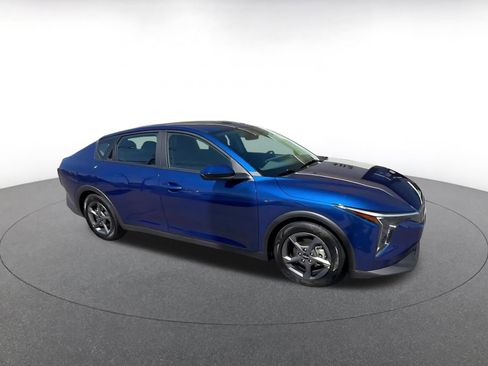 Used 2025 Kia K4 LXS image 2