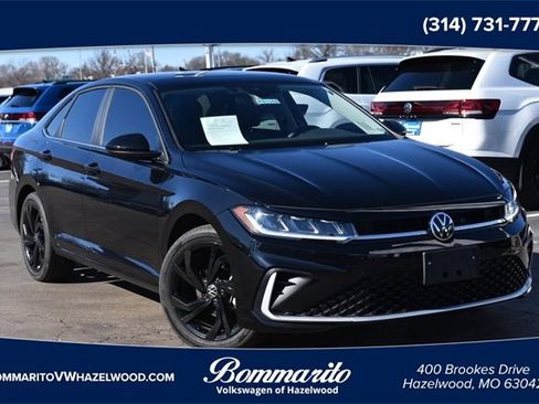 Used 2025 Volkswagen Jetta SE w/ Sunroof Package image 1