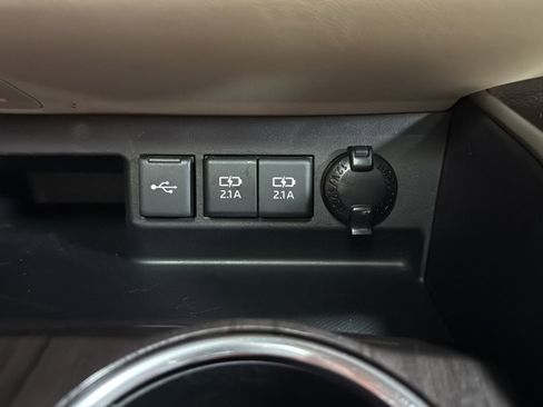Used 2020 Toyota Highlander Limited AWD/4WD image 32