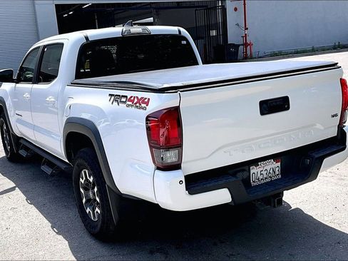 Used 2019 Toyota Tacoma TRD Off-Road w/ Technology Package AWD/4WD image 6
