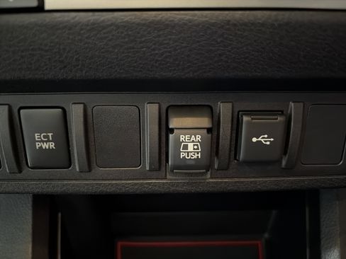 Certified 2021 Toyota Tacoma SR5 image 30