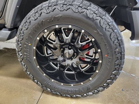 Used 2021 Jeep Wrangler Unlimited Sahara AWD/4WD image 21