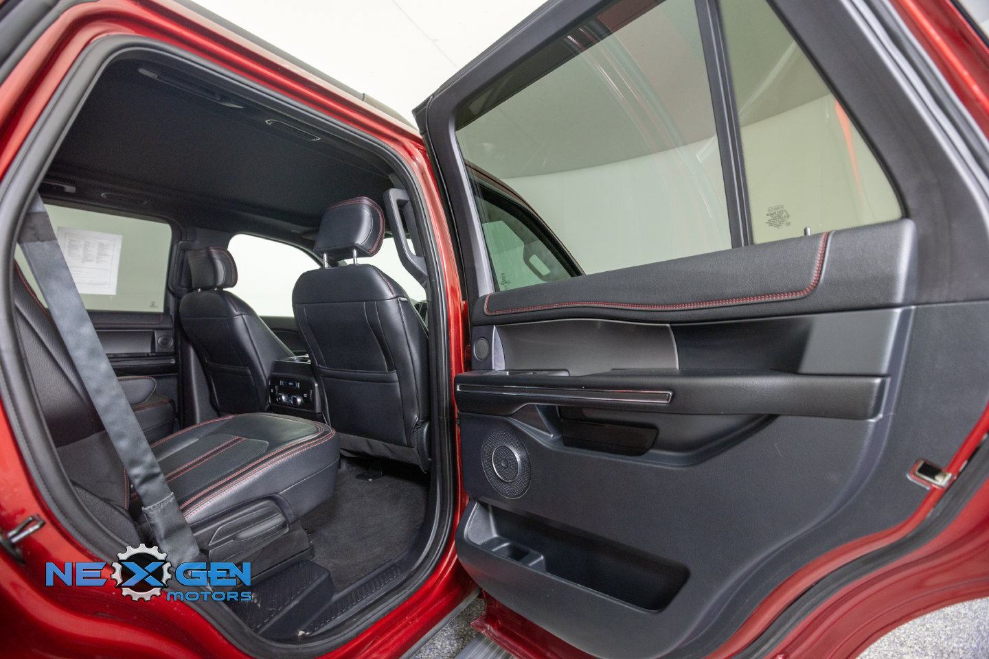 Used 2019 Ford Expedition Limited w/ Equipment Group 303A AWD/4WD image 43
