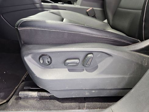 Used 2023 Volkswagen Atlas SE AWD/4WD image 17