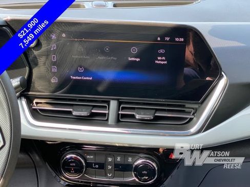 Used 2025 Chevrolet Trax LT FWD image 23