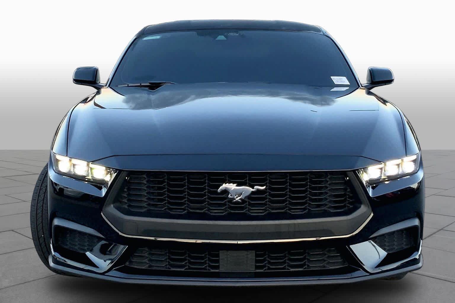 Used 2025 Ford Mustang Coupe RWD image 4