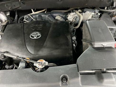 Used 2019 Toyota Highlander XLE FWD image 26