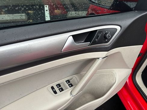 Used 2017 Volkswagen Golf S image 24