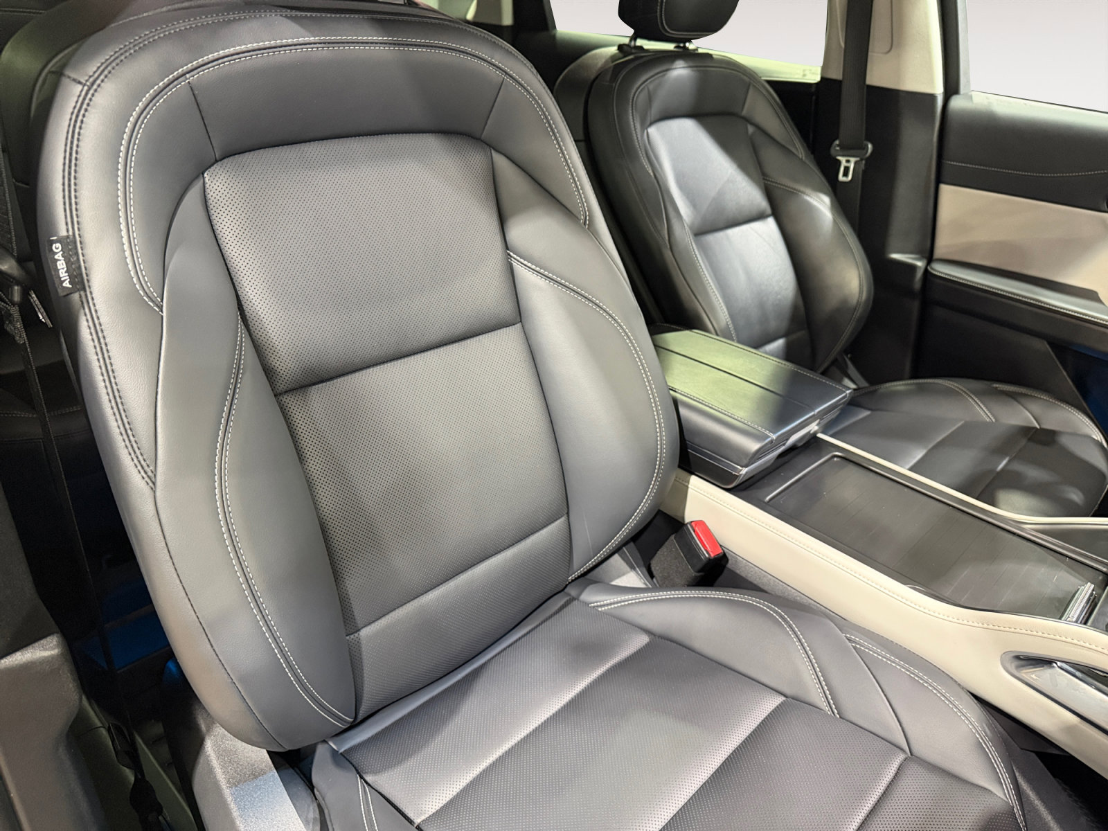 Used 2024 Lincoln Nautilus Premier AWD/4WD image 19