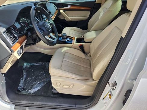 Used 2023 Audi Q5 2.0T Premium w/ Convenience Package image 11