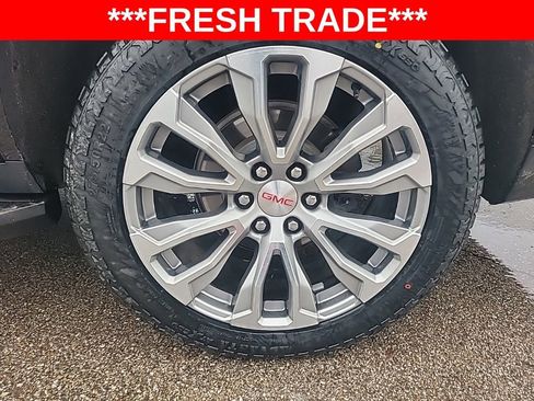 Used 2021 GMC Yukon Denali w/ Advanced Technology Package image 17