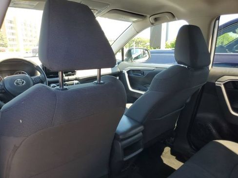 Used 2019 Toyota RAV4 LE AWD/4WD image 9
