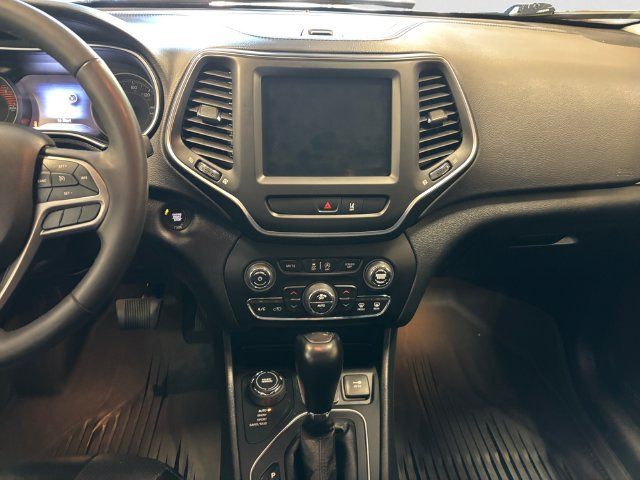 Used 2022 Jeep Cherokee Latitude Lux w/ Mopar Interior Package AWD/4WD image 12
