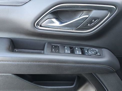 Used 2024 GMC Yukon SLT image 10