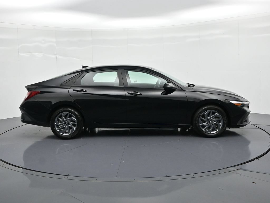 Used 2024 Hyundai Elantra SEL FWD image 5