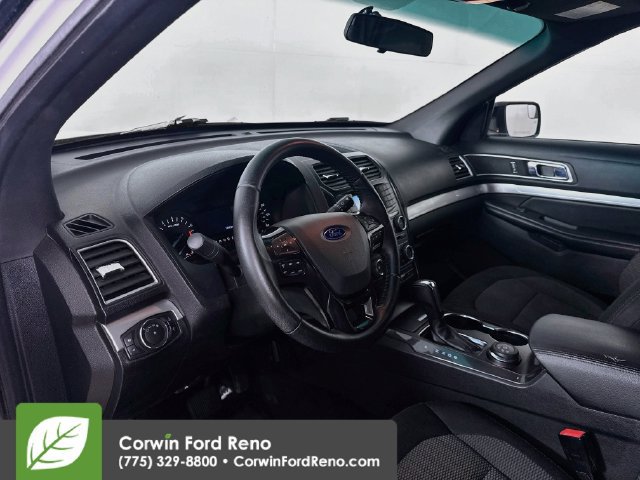 Used 2017 Ford Explorer XLT AWD/4WD image 10