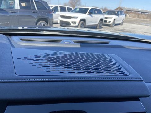 Used 2025 GMC Acadia Elevation image 47