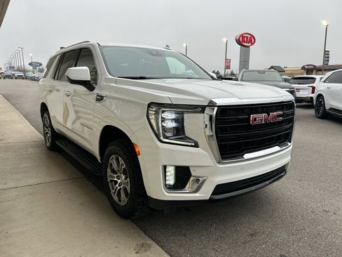 Used 2024 GMC Yukon SLE image 3
