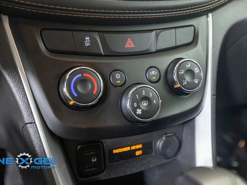 Used 2022 Chevrolet Trax LT w/ Midnight Edition AWD/4WD image 20