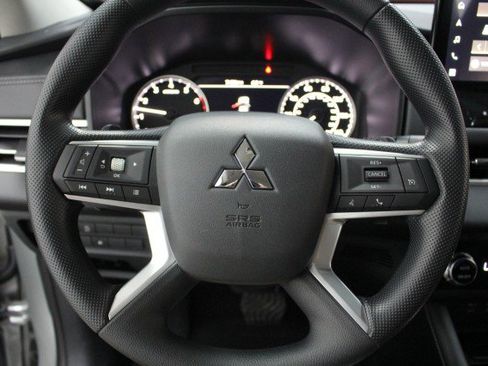 New 2026 Mitsubishi Outlander ES image 8