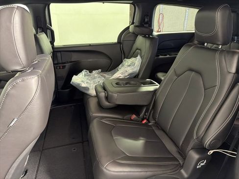 New 2026 Chrysler Pacifica Select image 19