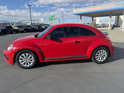 Used 2018 Volkswagen Beetle S image 2