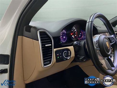Used 2022 Porsche Cayenne w/ Premium Package image 15