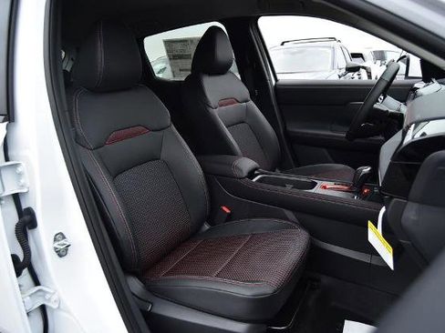 New 2025 Nissan Kicks SR image 24