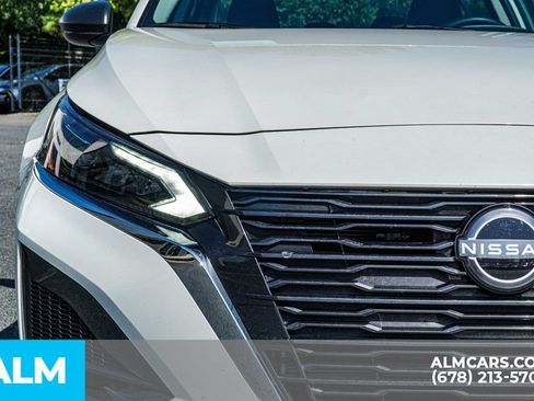 Used 2025 Nissan Altima 2.5 SV FWD image 11