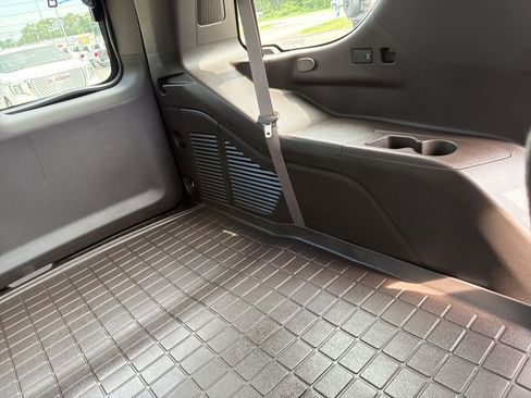 Used 2023 GMC Yukon SLT RWD image 25