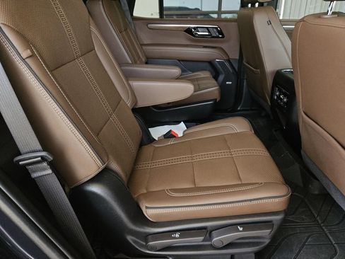 Used 2025 Chevrolet Tahoe High Country AWD/4WD image 37