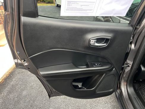 Used 2019 Jeep Compass Altitude image 22