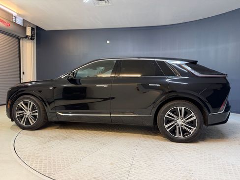 Certified 2024 Cadillac Lyriq Luxury RWD image 2