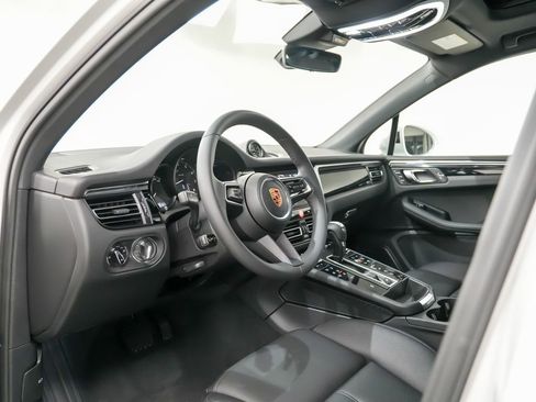 New 2026 Porsche Macan image 4
