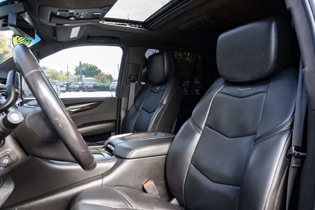 Used 2018 Cadillac Escalade Platinum AWD/4WD image 23