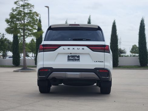 New 2025 Lexus LX 700h Luxury image 7