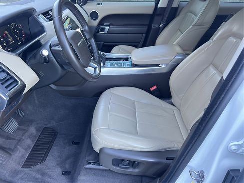 Used 2020 Land Rover Range Rover Sport HSE image 9