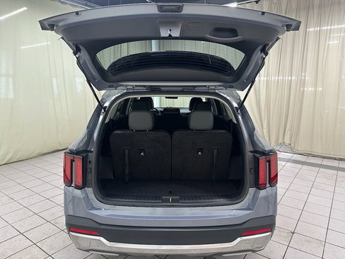 Used 2024 Kia Sorento S image 8