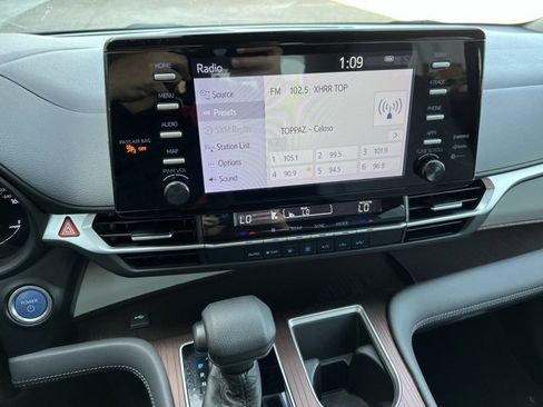 Used 2021 Toyota Sienna LE image 13