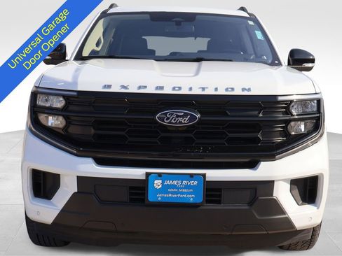 Certified 2025 Ford Expedition Active AWD/4WD image 8