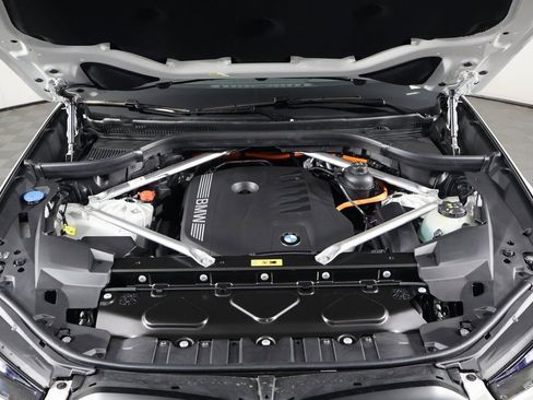 New 2026 BMW X5 xDrive50e w/ Executive Package image 9